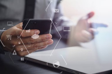 cep telefonu ve laptop çalışma işadamı yakın com