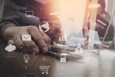 Co takım toplantısı kavramı, akıllı telefon kullanarak iş adamı bir