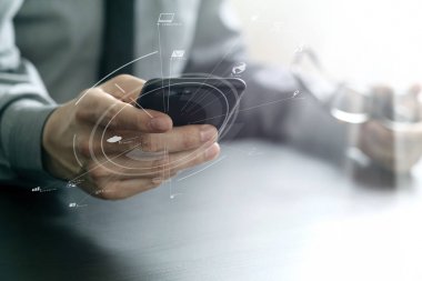 cep telefonu ve gözlük camı o çalışma işadamı yakın çekim