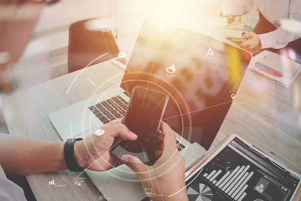 Co working team meeting konzept, geschäftsmann mit handy a — Stockfoto