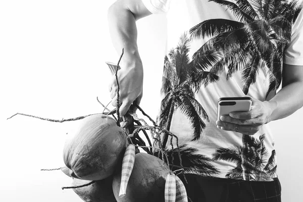 Summer and holiday fashion concept.Man Wearing palm trees graphi — Stock Photo, Image