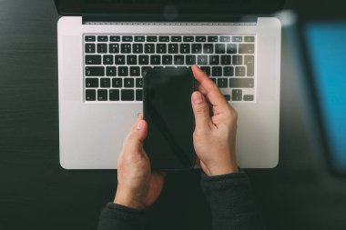 Siber güvenlik kavramı Internet ve ağ. İşadamı el 