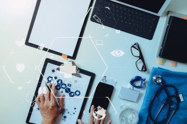 cep telefonu ve l Çalışma akıllı tıp doktoru Üstten Görünüm