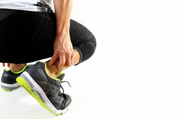 跑步运动员举行踝关节疼痛与断扭曲联合 — 图库照片