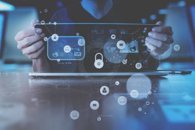 Siber güvenlik kavramı Internet ve ağ. İşadamı el 