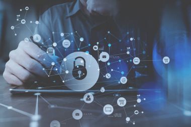 Siber güvenlik kavramı Internet ve ağ. İşadamı el 