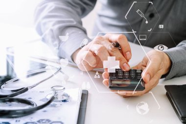 Sağlık masrafları ve ücretleri kavramı. Bir ca akıllı doktor el kullanılan
