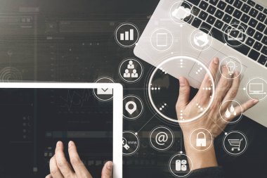 Siber güvenlik kavramı Internet ve ağ. İşadamı el 