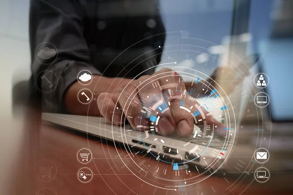 現代の現代のラップトップ コンピューターで作業のビジネスマン手 — ストック写真