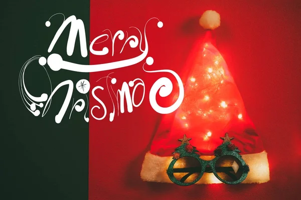 Новый сезон: шляпа Санта-Клауса со звездами и глазом — стоковое фото