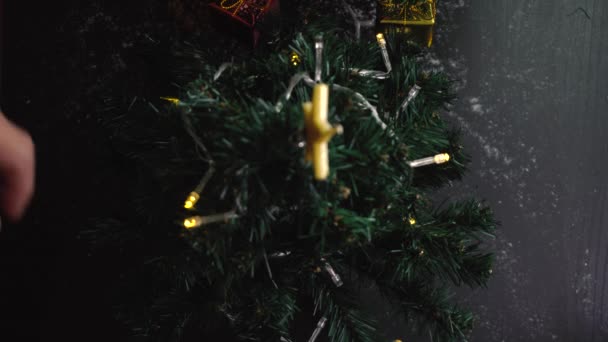 Saison Salutation Concept Gimbal Tir Ornements Sur Arbre Noël Avec — Video