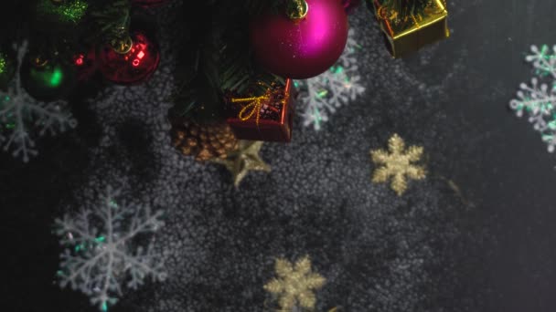 Gimbal Colpo Ornamenti Albero Natale Con Luce Decorativa Uhd — Video Stock