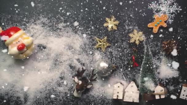 Gimbal Adornos Gran Árbol Navidad Con Luz Decorativa Caída Nieve — Vídeos de Stock