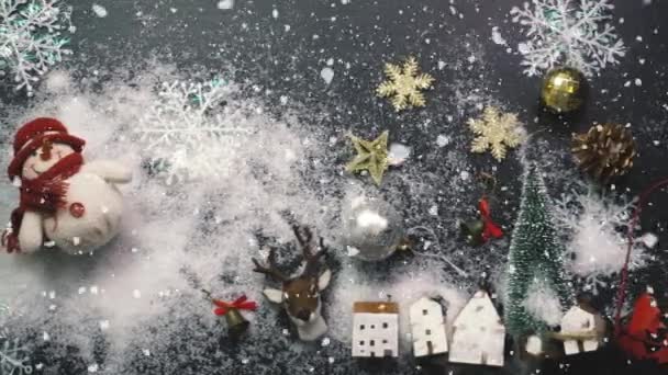 Gimbal Adornos Gran Árbol Navidad Con Luz Decorativa Caída Nieve — Vídeos de Stock