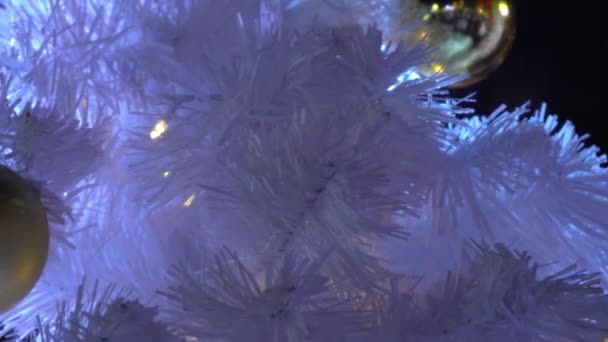 Concetto Stagione Saluto Colpo Ornamenti Grande Albero Natale Con Luce — Video Stock