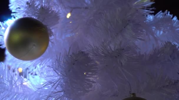 Concetto Stagione Saluto Colpo Ornamenti Grande Albero Natale Con Luce — Video Stock