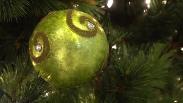 Hilsen Sæson Conct Gimbal Skud Ornamenter Stort Juletræ Med Dekorativt – Stock-video