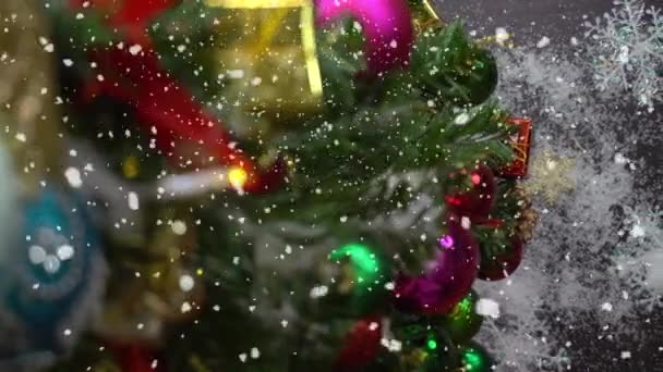 Concepto Temporada Saludo Ajuste Mano Del Árbol Navidad Decoraciones Con — Vídeo de stock