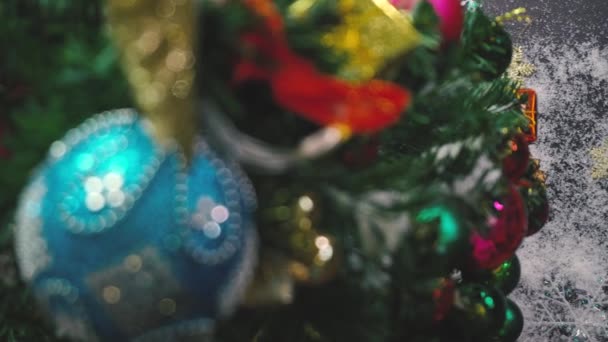 Groet Seizoen Concept Instelling Van Hand Van Kerstboom Decorations Met — Stockvideo