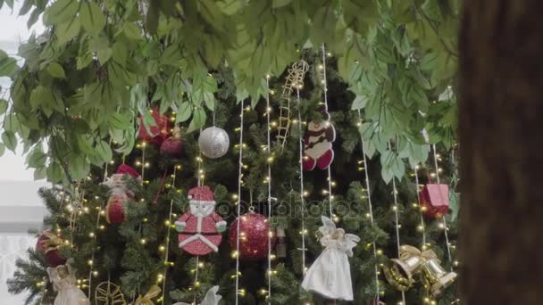 Conceito Estação Saudação Gimbal Tiro Ornamentos Uma Árvore Natal Grande — Vídeo de Stock