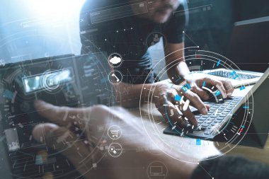 Programlama ve kodlama teknolojilerin geliştirilmesi. Web sitesi takım des