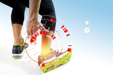 Atletik erkek ayak nedeniyle Vr tıbbi scannin ile burkulursa dokunmadan