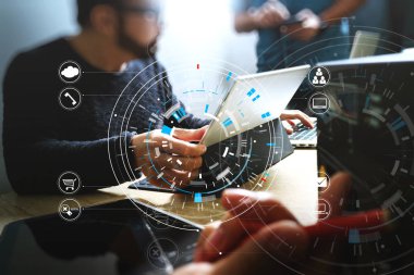 Programlama ve kodlama teknolojilerin geliştirilmesi. Web sitesi takım des