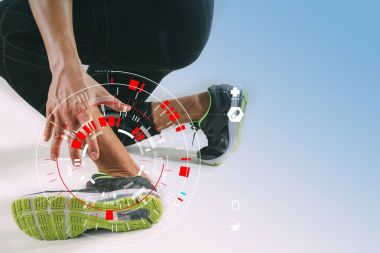 Atletik erkek ayak nedeniyle Vr tıbbi scannin ile burkulursa dokunmadan