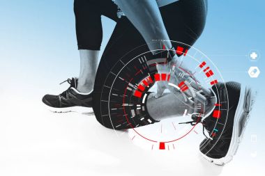 Atletik erkek ayak nedeniyle Vr tıbbi scannin ile burkulursa dokunmadan