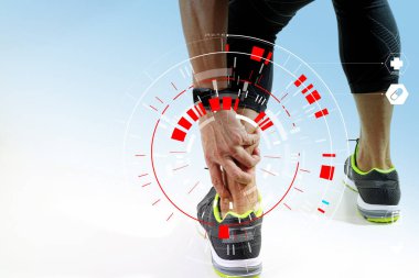 Atletik erkek ayak nedeniyle Vr tıbbi scannin ile burkulursa dokunmadan