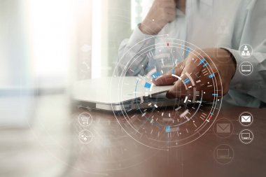 işadamı el modern o modern dizüstü bilgisayar ile çalışma