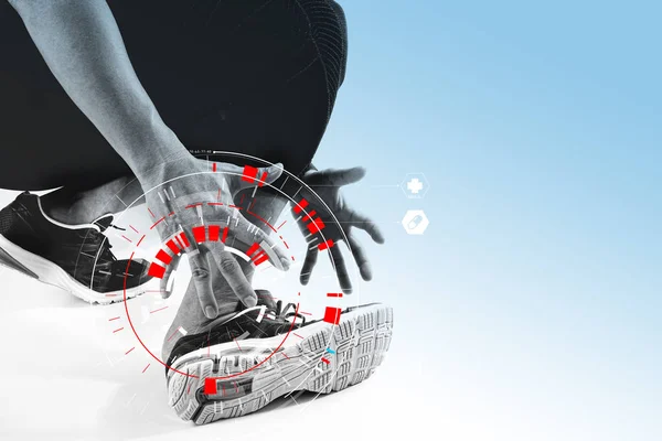 运动男子接触脚因扭伤与 Vr 医疗 scannin — 图库照片