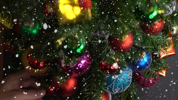 Greeting Season concept.hand setting of ornaments on a Christmas — Stock Photo, Image