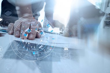La ile modern ofis cep telefonuyla işadamı eller