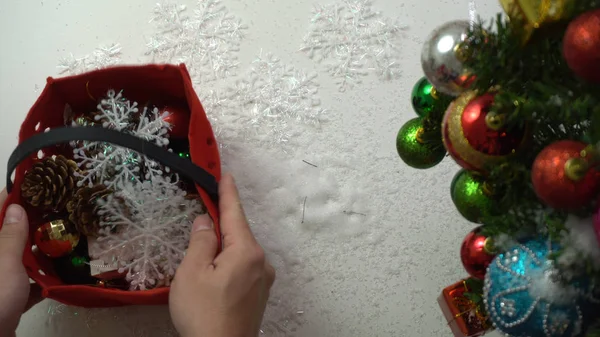 Greeting Season concept.hand setting of ornaments on a Christmas — Stock Photo, Image