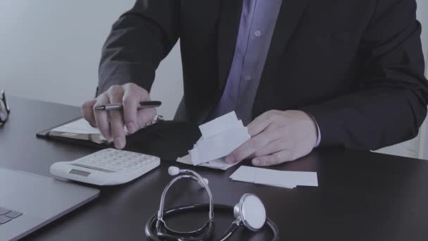 Cuidados Saúde Custos Taxas Concept Hand Médico Inteligente Usado Uma — Vídeo de Stock