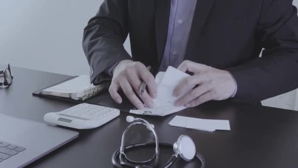 Cuidados Saúde Custos Taxas Concept Hand Médico Inteligente Usado Uma — Vídeo de Stock