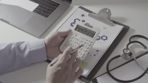 Boven Weergave Van Gezondheidszorg Kosten Vergoedingen Van Concept Hand Van — Stockvideo
