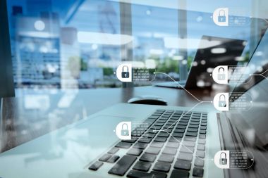 dizüstü bilgisayar ve akıllı telefon Office çalışma alanı'nın çift pozlama 