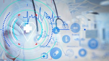 Tıp doktoru el modern bilgisayar arayüzü ile çalışma