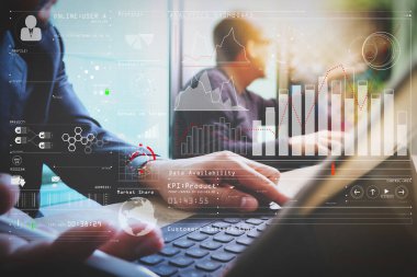 Coworking işlemi, yaratıcı ofisinde çalışan girişimci takım 