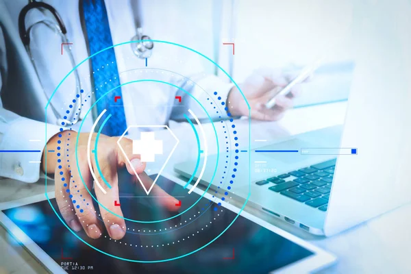 Medische technologie concept. Dokter hand werken met moderne digi — Stockfoto