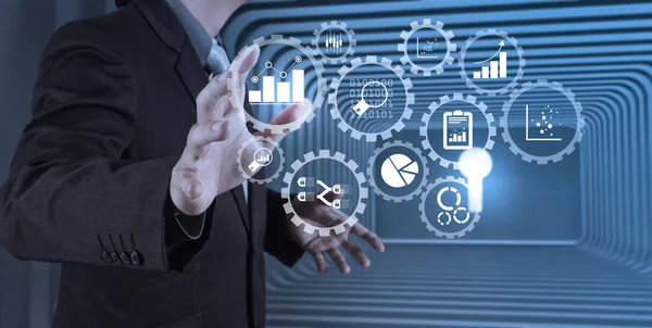 iş adamı gibi bir şey gösteren açık bir el ile 