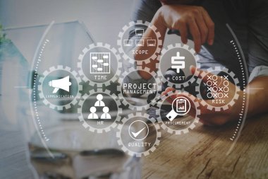 Dijital tablet bilgisayar doktor ile VoIP kulaklık kullanarak iş adamı