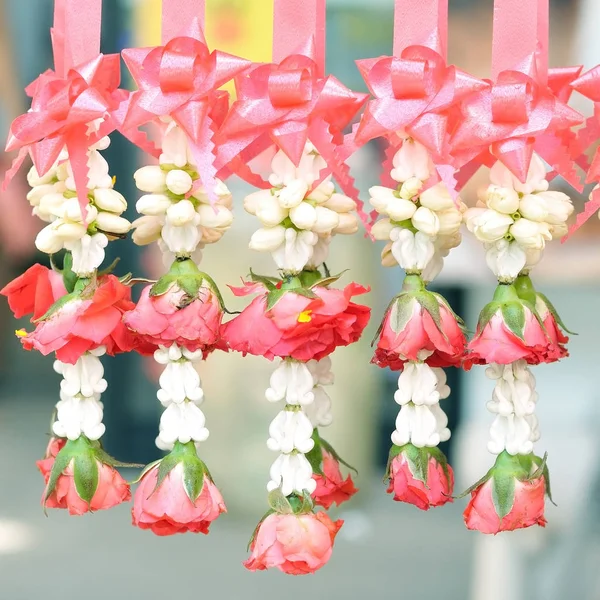 Thai jasmine garland hängande till salu — Stockfoto