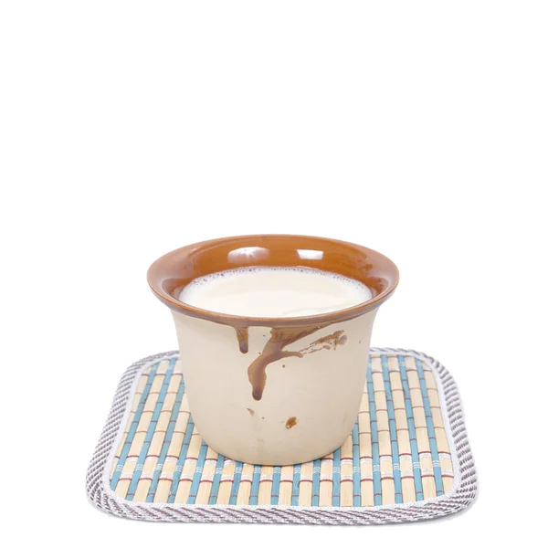 Pottery cup of soybean milk lay on mat, — Stock Photo, Image