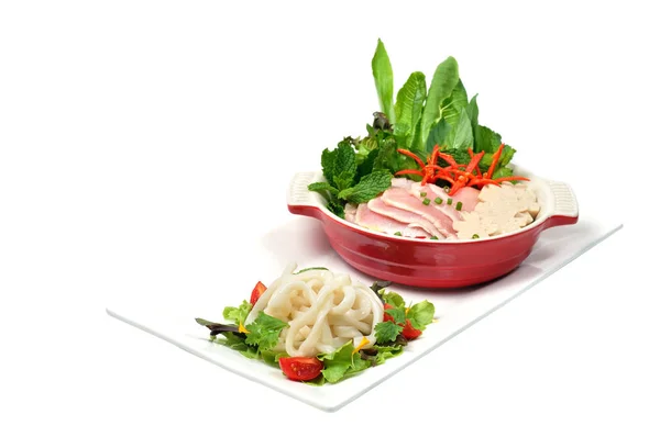 Ensemble de nourriture vietnamienne, nouilles blanches PHO à la soupe de porc . — Photo