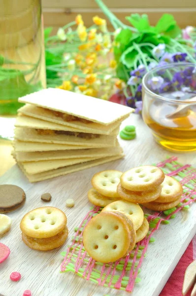 Crispy pineapple bread show on chopping block, food stylist — Stock Photo, Image