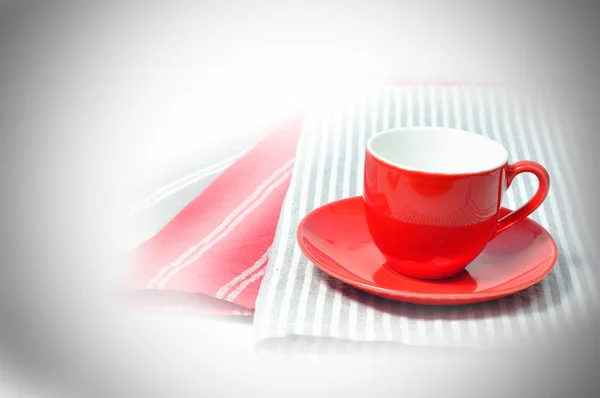 Cup of coffee set lay on various napkins with black vignette — Stock Photo, Image