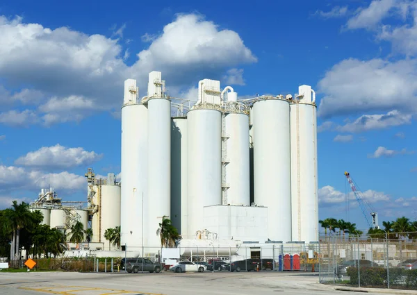 Güneşli Bir Günde Çimento Fabrikası Fort Lauderdale Abd — Stok fotoğraf